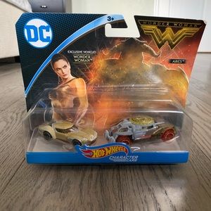 🛍NWT🛍 Hot Wheels Wonder Woman Set